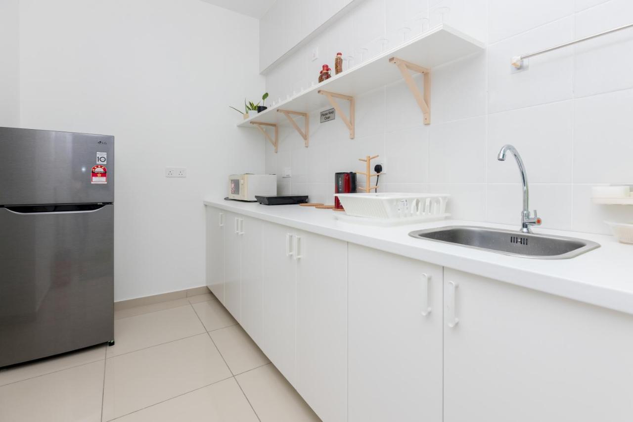 Ferienwohnung White Lagom Scandinavian House, By Sanguine Tanjung Tokong Exterior foto
