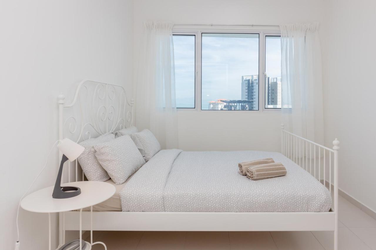 Ferienwohnung White Lagom Scandinavian House, By Sanguine Tanjung Tokong Exterior foto